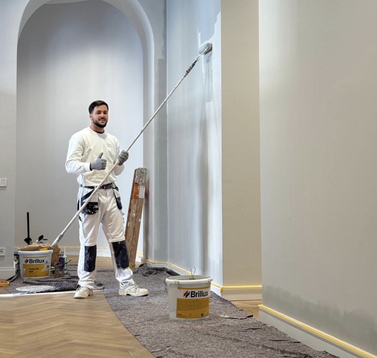 LUGINA Maler bei professionellen Innenanstricharbeiten